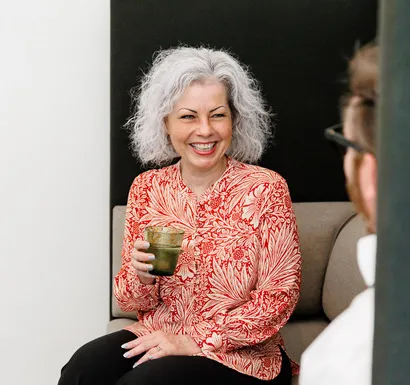 Mand og kvinde holder møde